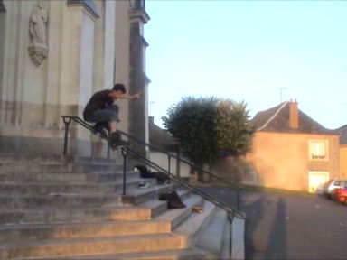 Billy en soul sur le rail de l'église