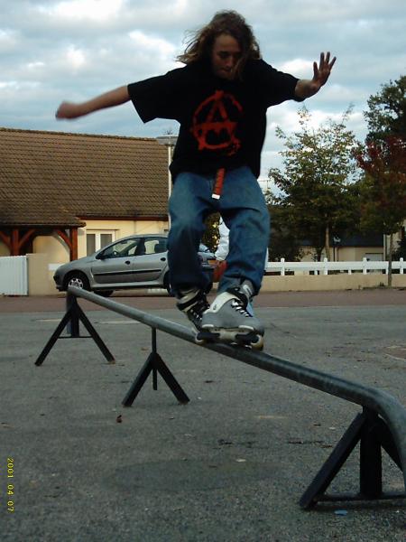 Geoff en Top-Acid sur le rail du kartier